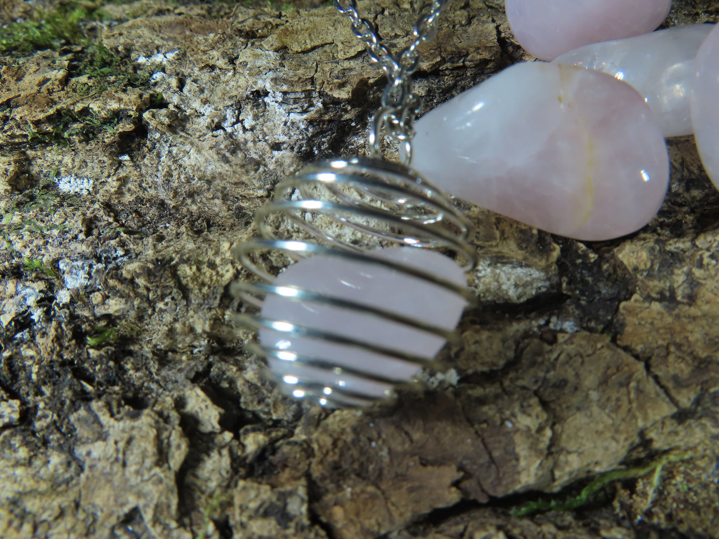 CAGE À PIERRES QUARTZ ROSE