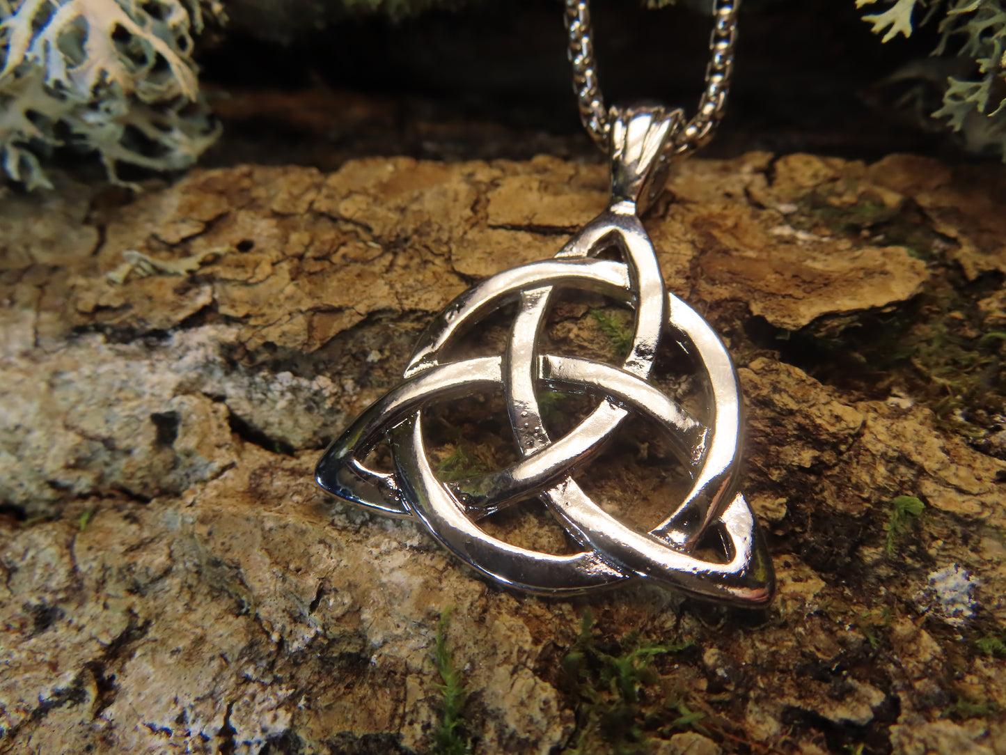 COLLIER TRIQUETRA
