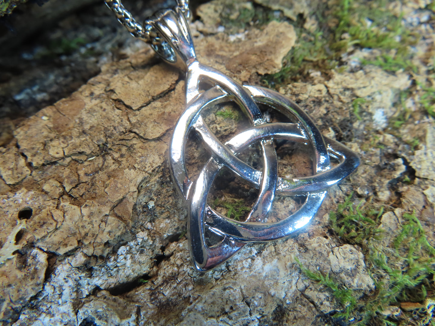 COLLIER TRIQUETRA
