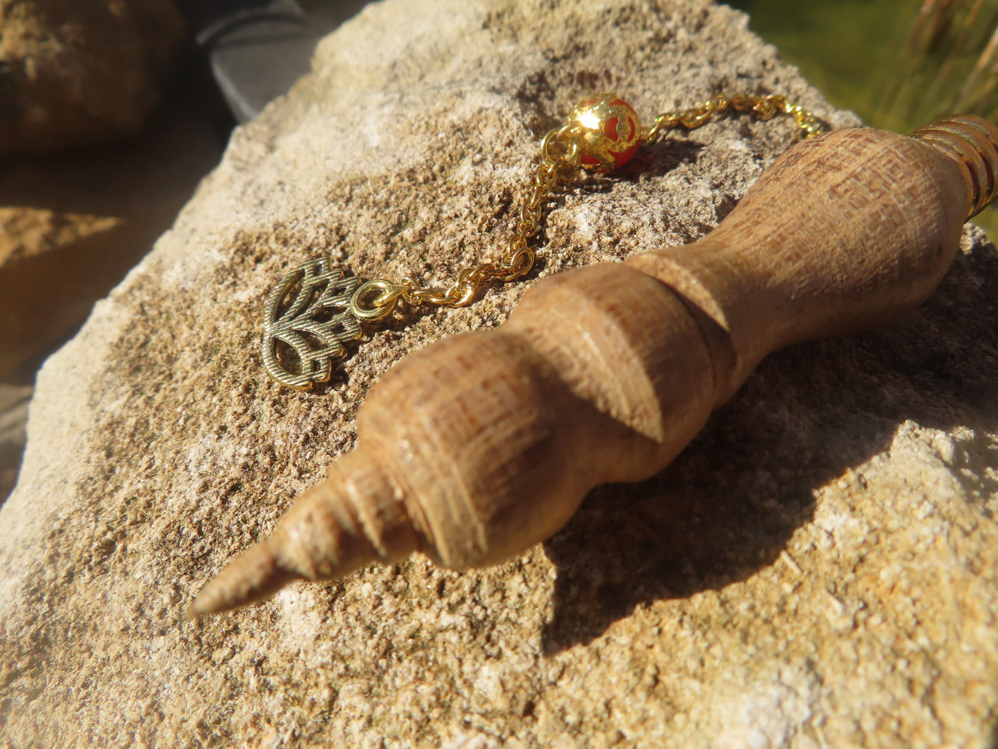 PENDULE EN BOIS TOURNÉ