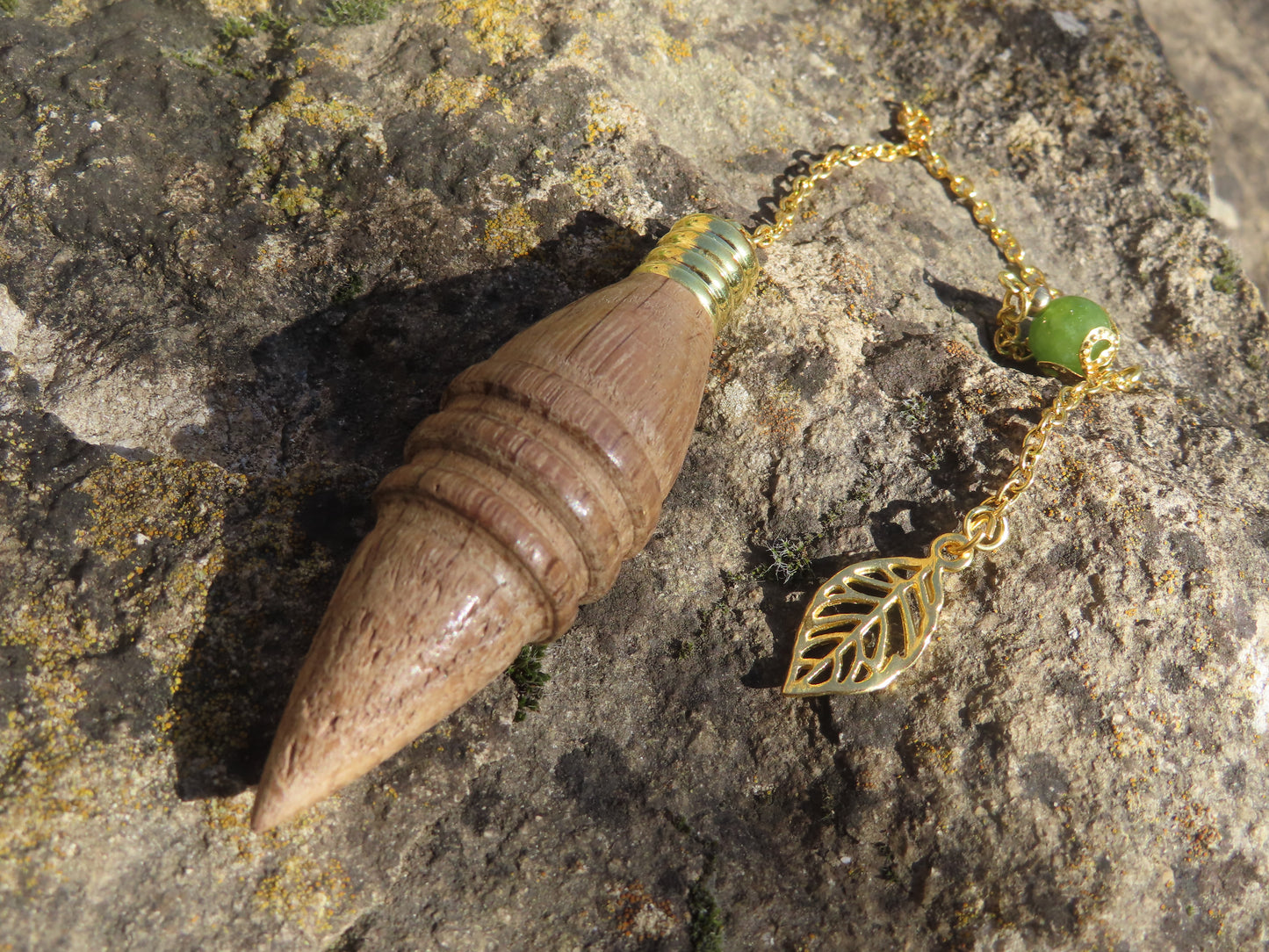 PENDULE DIVINATOIRE bois tourné