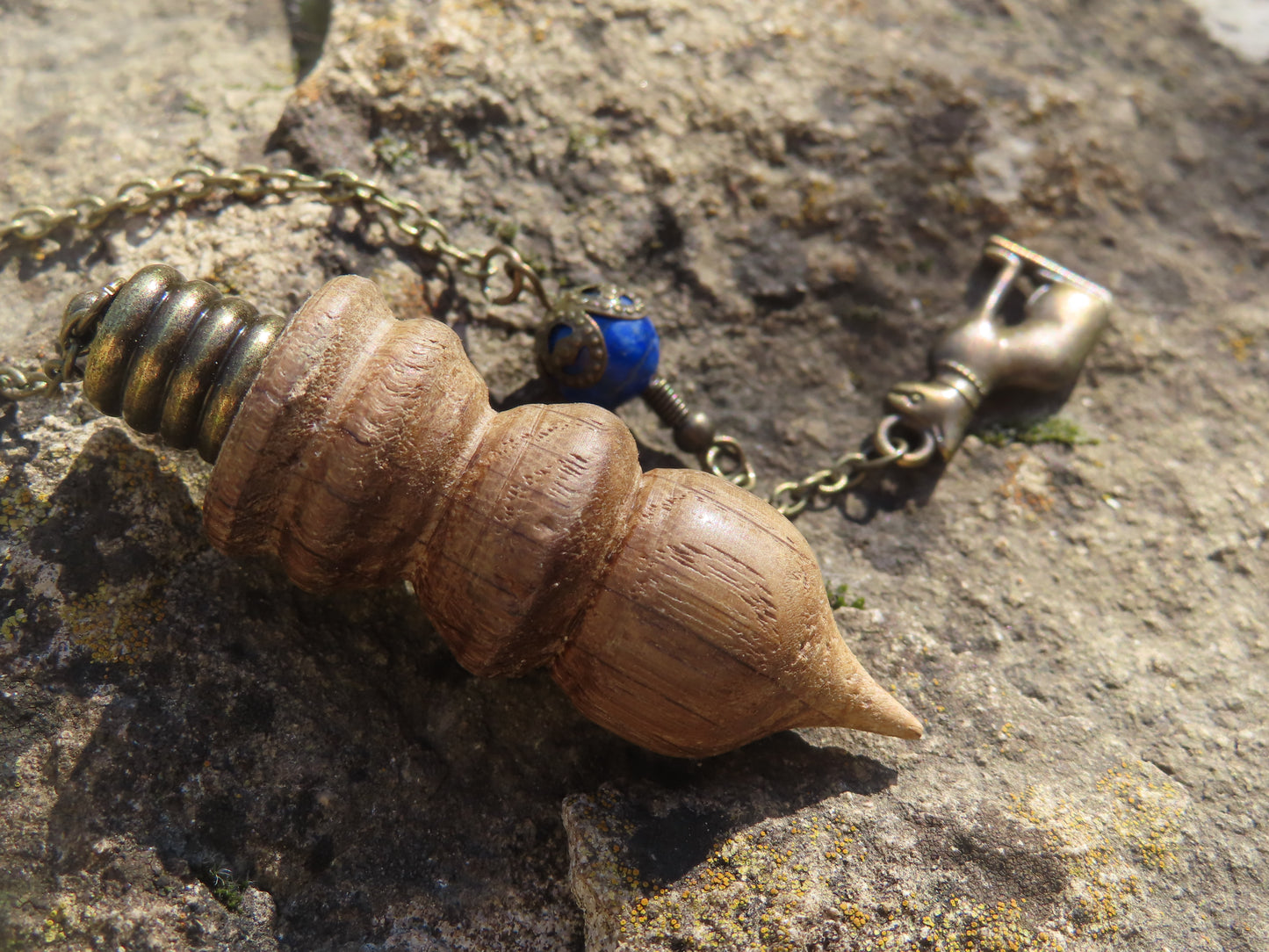 PENDULE DIVINATOIRE bois tourné