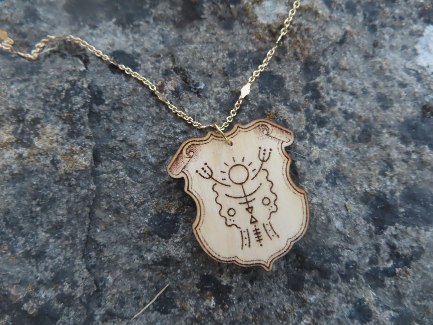 ✨ Pendentif Clé de Lumière ✨
Gravé et consacré avec intention